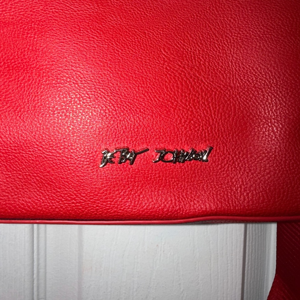 Betsey Johnson Red XOHARLYL Small Tote Kiss Lips Crossbody Tote Purse - Picture 5 of 5